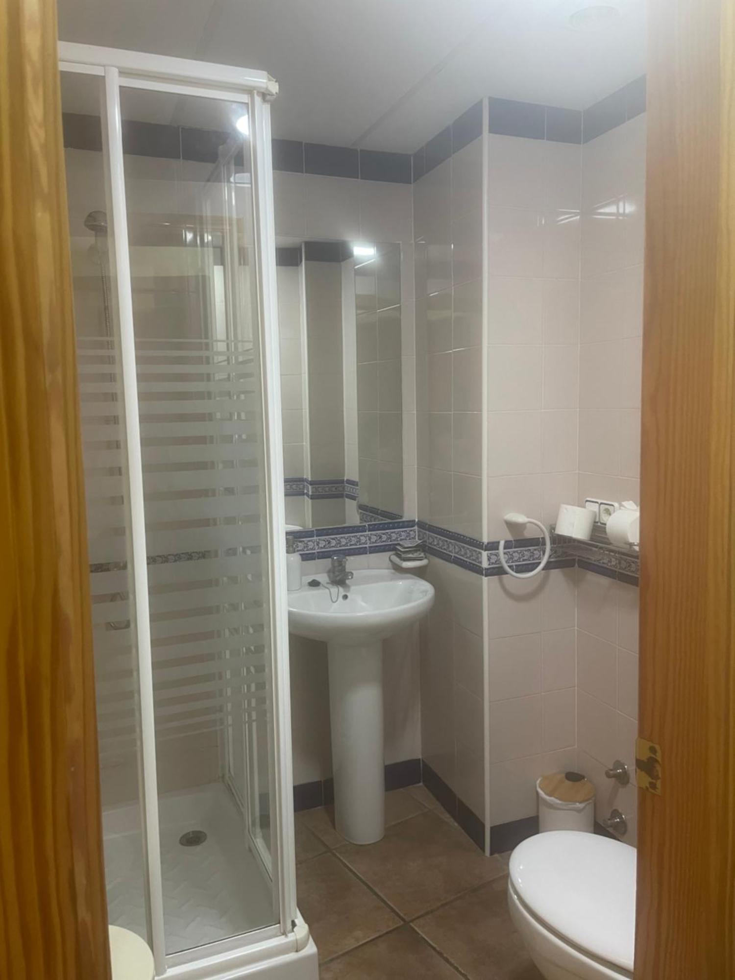 La Posa Hostel Villar del Arzobispo Bagian luar foto