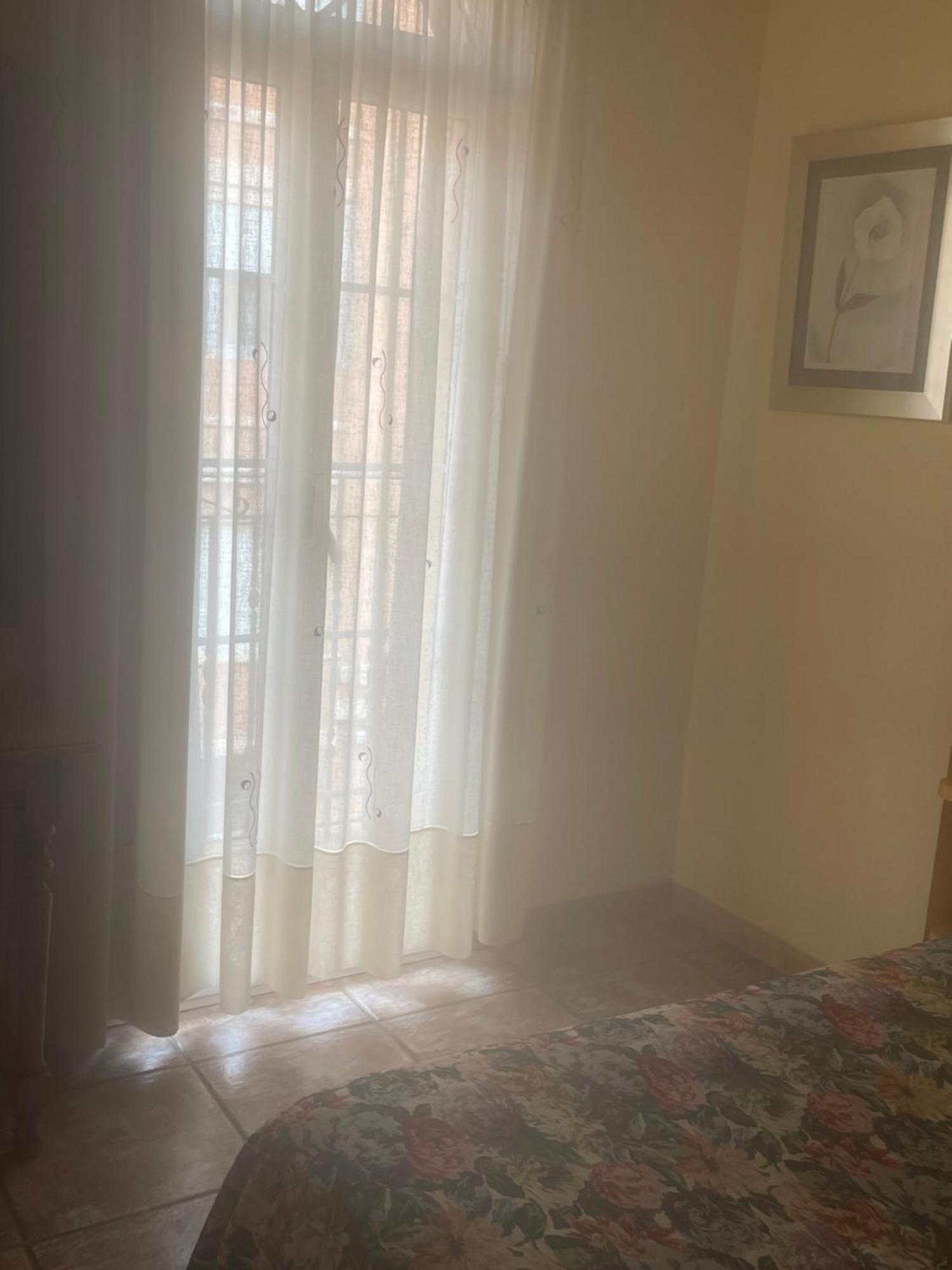La Posa Hostel Villar del Arzobispo Bagian luar foto