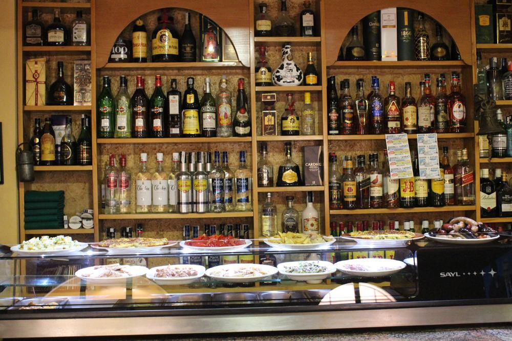 La Posa Hostel Villar del Arzobispo Bagian luar foto