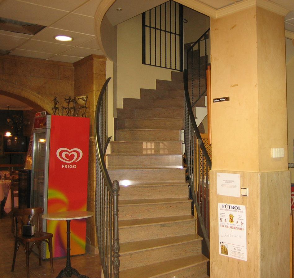La Posa Hostel Villar del Arzobispo Bagian luar foto