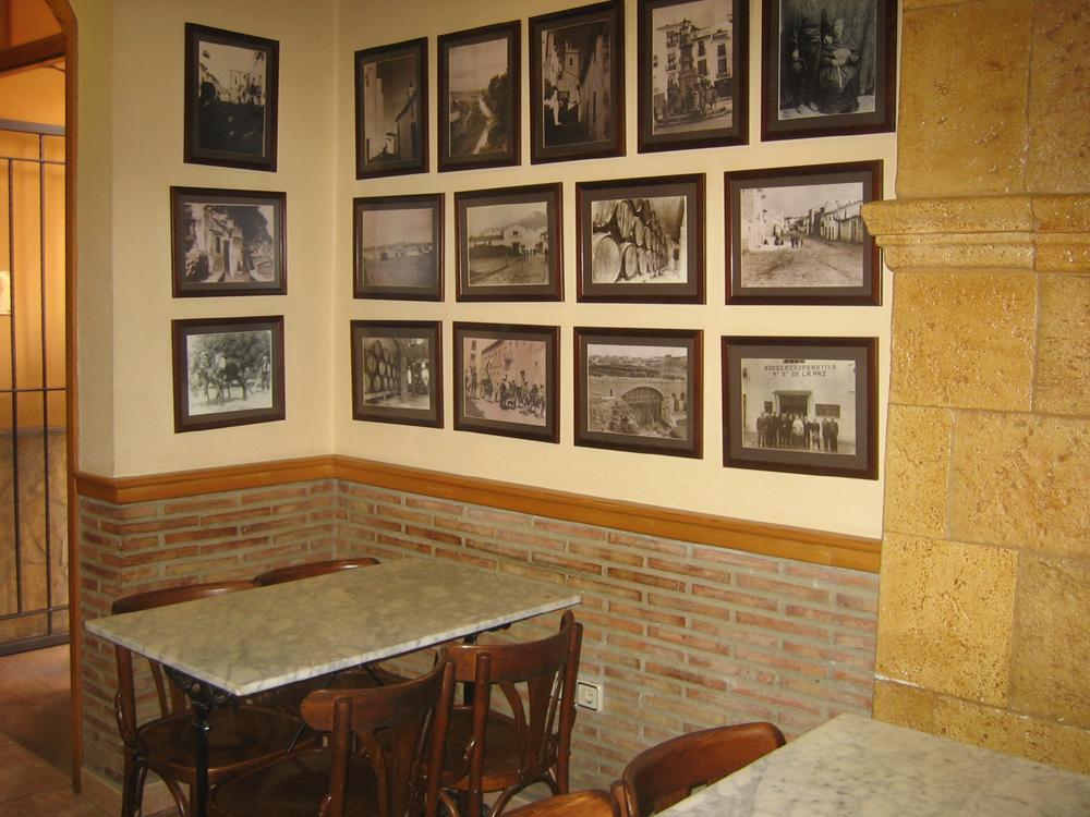 La Posa Hostel Villar del Arzobispo Bagian luar foto